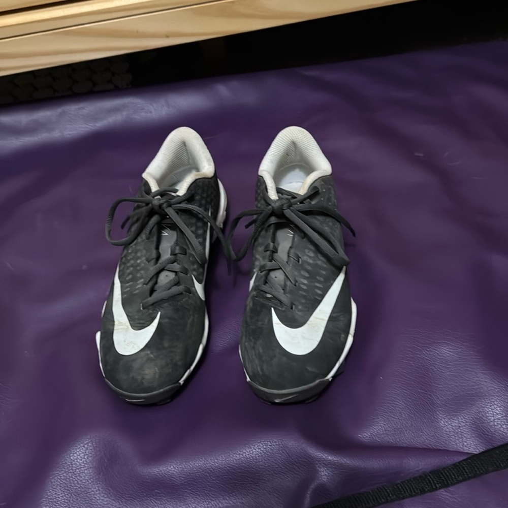 Nike cleats size 6y girls